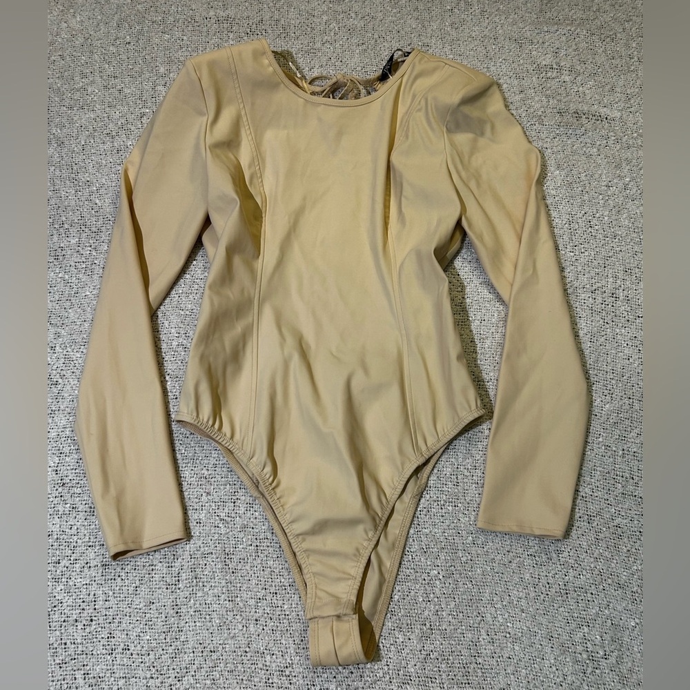 Zara Women’s Long-Sleeve One-Piece Bodysuit w Open Back Cream/Beige Size M